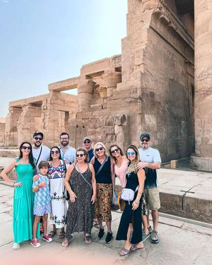 Reisegruppe am Tempel von Kom Ombo am Nil in Ägypten